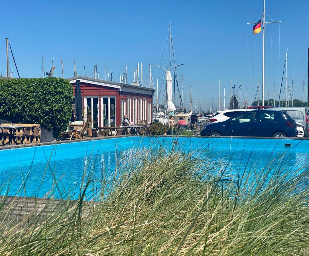 Hausboot Mit Traumlage In Luebeck-Travemuende Hotel Buitenkant foto