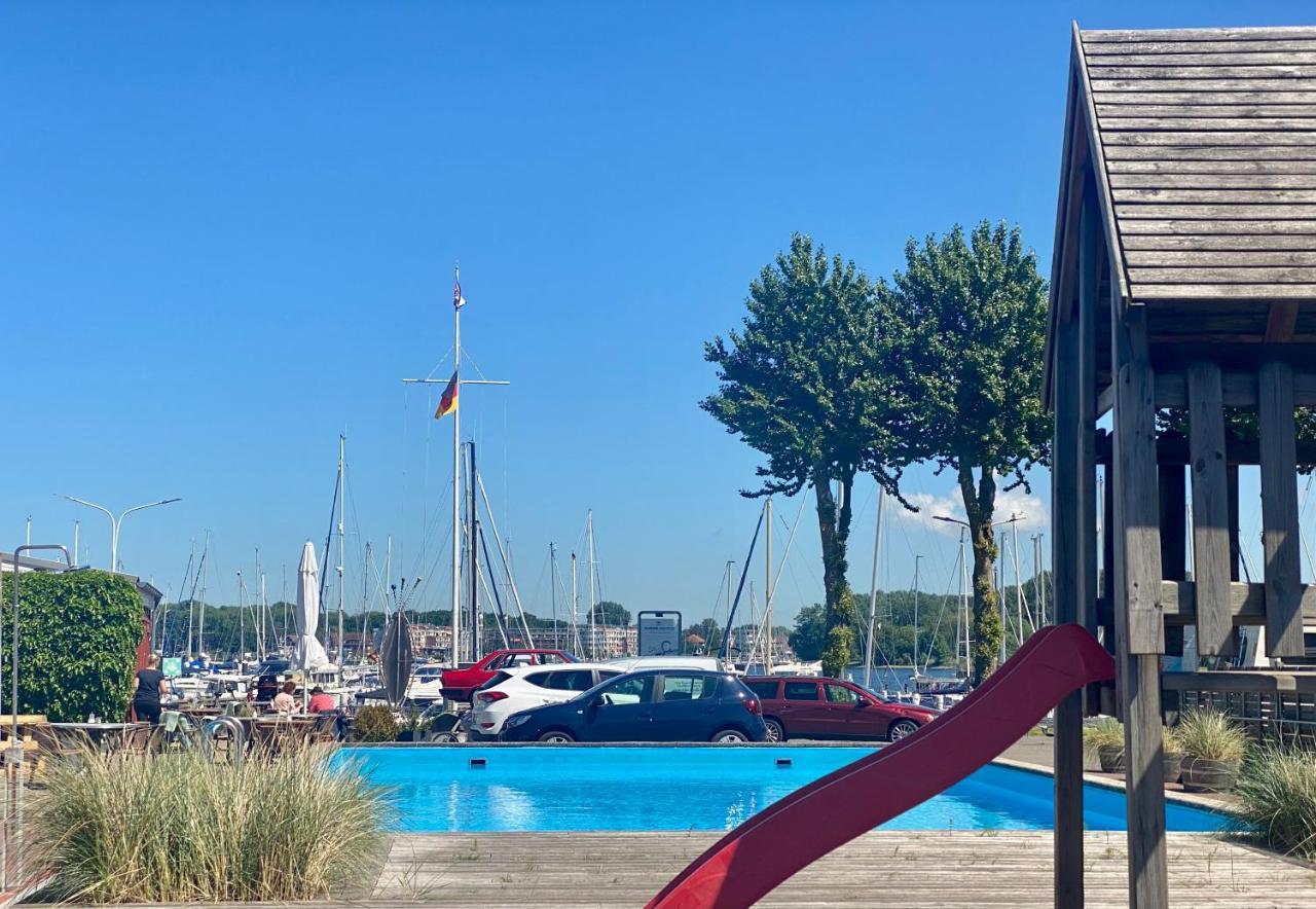Hausboot Mit Traumlage In Luebeck-Travemuende Hotel Buitenkant foto