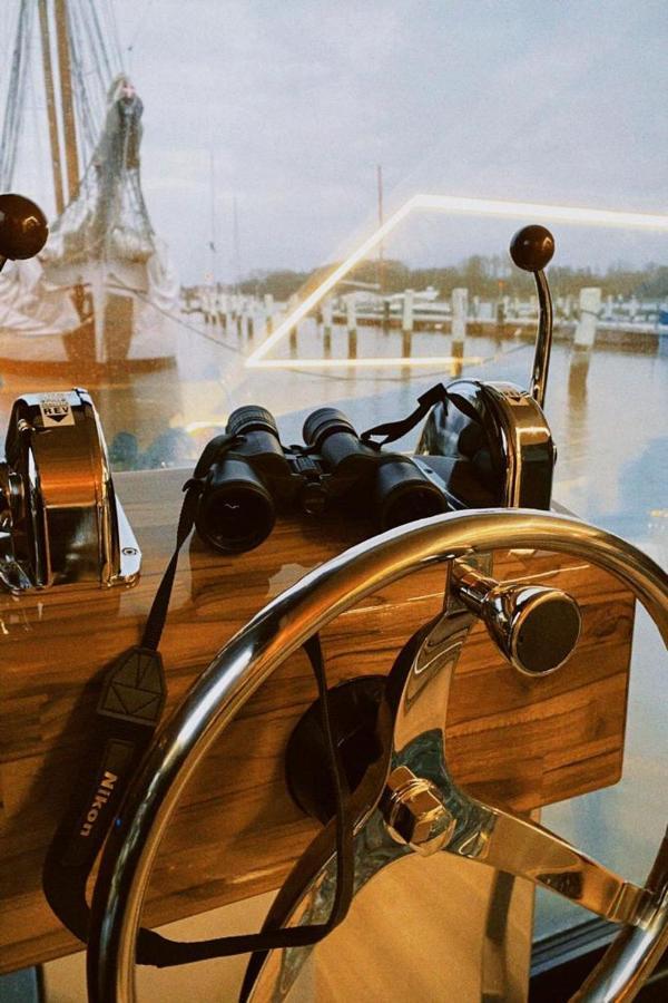 Hausboot Mit Traumlage In Luebeck-Travemuende Hotel Buitenkant foto